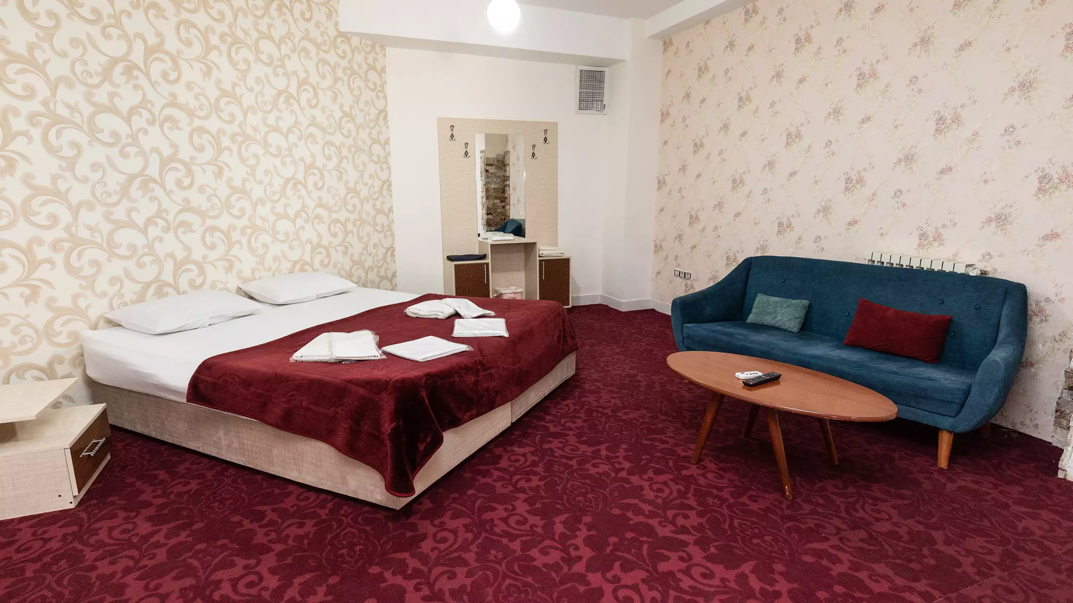 Alibaba https://cdn.alibaba.ir/ostorage/hotel-accommodation-images/674c07c510d0d5745be3d287_هتل فرید - سوئیت یک خوابه چهارتخته (1).webp